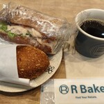 R Baker - バインミー、カレーパン、ホットコーヒー