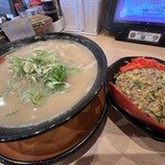 豚旨 うま屋ラーメン - 料理写真: