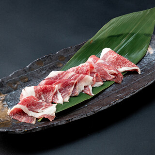 和牛の中でも希少なあか牛“延寿牛”のコウネが味わえる◎