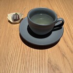 ラ・ボンヌターブル - 渋めの登場