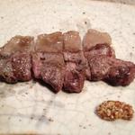 柳家 - サーロインのステーキのような猪の焼き上がり