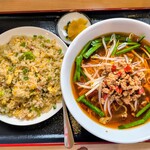 台湾料理 四季红 - 料理写真:ラーメンセット(台湾ラーメン、ニンニク炒飯)