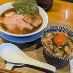 中華そば 一閃 - 全てにこだわりがありそう。