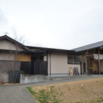 手打ち蕎麦なが乃 - 駐車は６台くらい