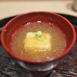 日本料理 研野 - 最初は百合根をくず豆腐にしてお出汁で。