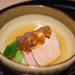 日本料理 研野 - 北海道は羅臼のブリをしゃぶしゃぶ、信長ネギと豆腐。