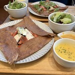 クレープリー・スタンド シャンデレール - パリジェンヌ