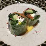 神谷町 なないろ - サーモンとマスカルポーネチーズの生春巻き