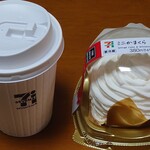 セブンイレブン - 左ホットコーヒー130円、右ミニかまくら380円