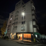 食堂さいと右 - お店が入るビル外観