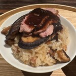食堂さいと右 - 椎茸のおこわ　近江鴨肉　赤ワインソースがけ