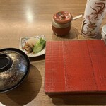 うなぎ うな桜 - お漬物が秀逸。漬物で店の良し悪し決まる。紅の什器はお客さん好みか？