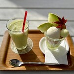 フルーツカフェ ニジ - おお〜！ジュースもパフェも綺麗なメロン色₊˚✩⊹