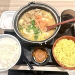 吉野家 - 期間限定・牛肉玉ラーメン鍋膳(とんこつ、ご飯付き)