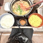 吉野家 - 期間限定・牛肉玉ラーメン鍋膳(とんこつ、ご飯付き)
