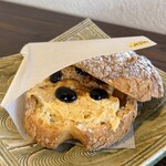 菓子工房 福 - きな粉と黒豆のシュークリーム