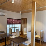 菓子工房 福 - 2階・イートインスペース(2名×4席、4名×1席)