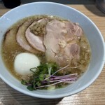 しおらーめん進化 - 背脂生姜全部のせ