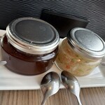 シュラスコ＆ビアレストランALEGRIA - 最初から置いてある醤油ソースとビネガーソース