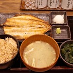 炉端焼き和めし処 しんぱち食堂 - 料理写真:しまほっけ一尾定食