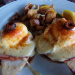 Hau Tree Lanai Restaurant - Classic Egg Benedict