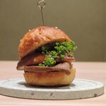 肉割烹 よし田 - 花山椒のフォアグラミニバーガー