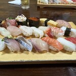 魚屋直営すし食堂 魚まる - 料理写真: