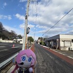 キッチン食堂　城山 - 左がお城跡 右がお店