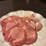 本格焼肉・もつ鍋 肉衛門 - 
