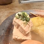 花くじら - 豆腐の上にねぎ袋のねぎと生姜を薬味としてトッピング