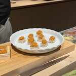 鮨旬美 西川 - ウニいか手巻き　調理中