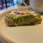 gift tokyo - 断面。アボカドペーストがたっぷりなんです！！本当美味しい