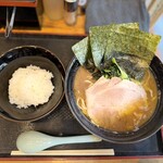 ラーメン見田家 - ラーメン並 850円＋無料ライス少なめ