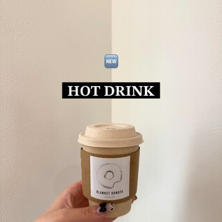 かわいいカップも魅力。ドーナツに寄り添う、挽きたてコーヒー