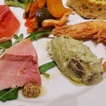 アボガドとマグロのサラダ、ロースハムなど