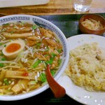 祥龍房 - 刀削麺 600円と無料の半炒飯