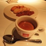 イ・ボローニャ - 小菓子とエスプレッソ