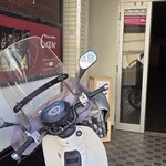 すしやのたい悟 - 店前にカブを停めて！