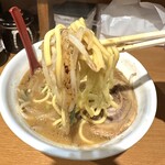 らーめん蓮 - 麺野菜リフト
