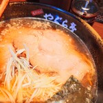 やぐら亭 - 大判チャーシューは、味が染みしみでホロッホロ。