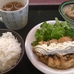 キッチンさかば くいきち - チキン南蛮定食（650円）。これで650円はなかなか。