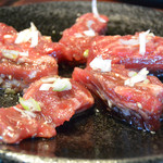 炭火焼肉 まほろば - 料理写真:職人が手作業で１つ１つ仕込んだ中落ちカルビ！噛むほどに旨みが広がるお肉です。