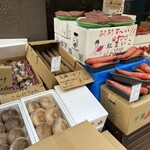 太常うどん 銀座本店 - 店頭の野菜たち。