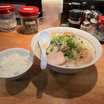 熊本ラーメン ひごもんず - 野菜ラーメン（ランチ半ライスサービス）