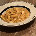 JOLIE - エビのアメリケーヌソースパスタ。甲殻類の出汁が濃厚なトマトソースのパスタ。