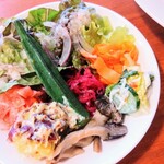 イタリアンと韓国料理 イタコリ パッパーレ - 前菜は8種類くらい　ちょうど一口で食べられます。お腹の中からきれいになれる前菜が嬉しすぎます。