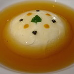 アピシウス - 雲丹とキャビア、カリフラワーのムース、コンソメゼリー寄せ