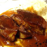 アピシウス - 鴨のフォアグラのポワレ、コーヒー風味のサンブーカソース、ミルクブヨシュ添え