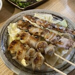 やまちゃん 中洲店 - 串（バラ・ニンニク鶏皮）