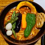 ラマイ 札幌中央店 - 「ブヒッ」…豚しゃぶカレー。載っている野菜、うずら玉子は、デフォルトで盛られるもの。トッピングしたかったキノコは、売り切れ：2025/12/16